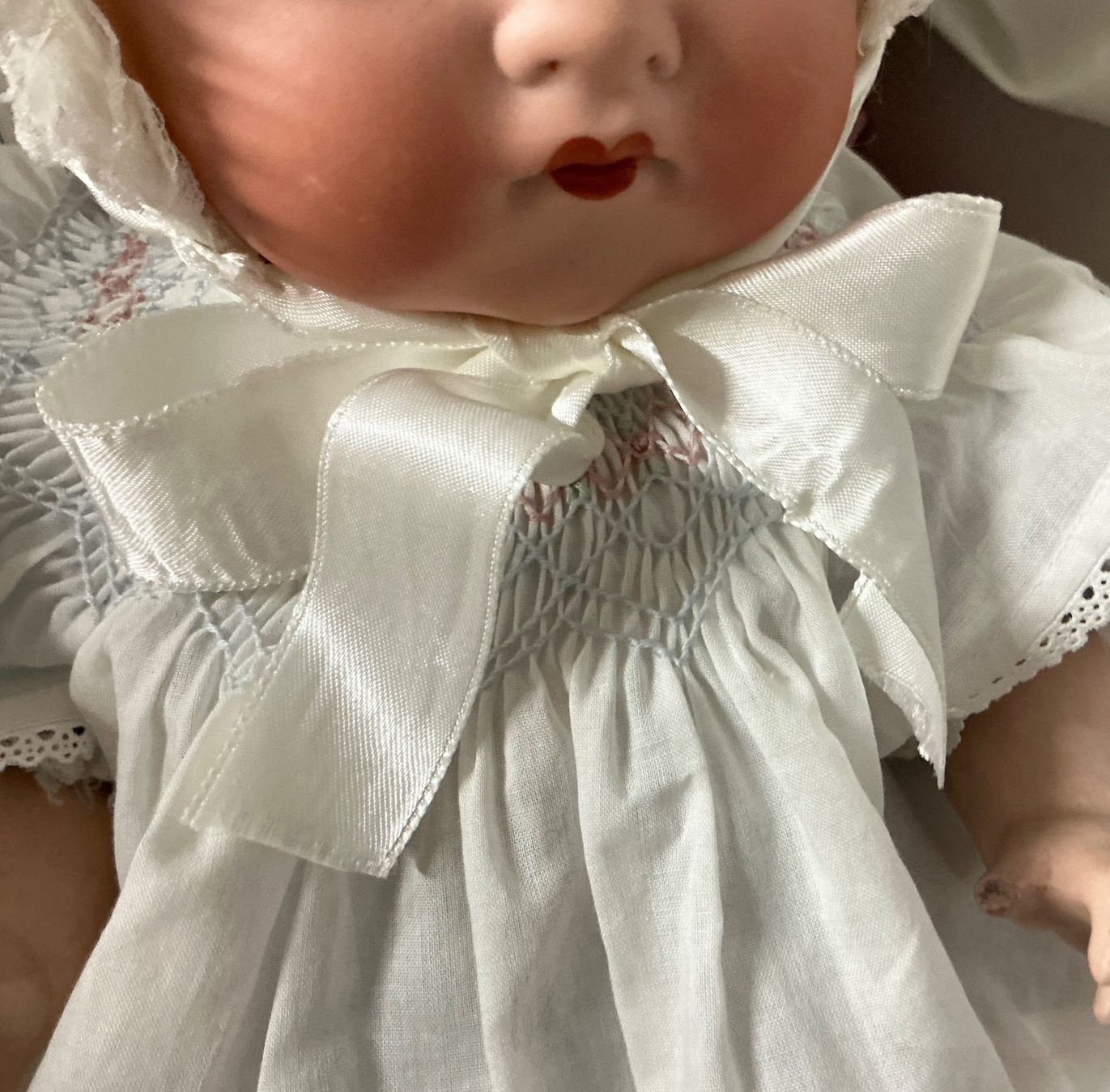 Bambole: ANTIKES HERZIGES BABYHÄUBCHEN – Usato da Zell LU venduto da Silvermemory 3