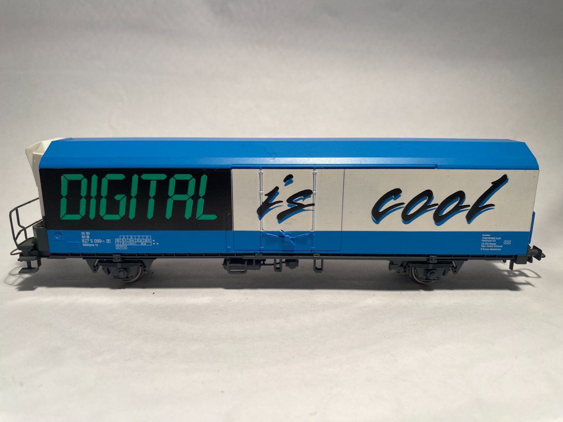 Roco Modelleisenbahnen: ROCO  Kühlwagen DIGITAL IS COOL, DC Achsen – Defekt aus Buchrain von Modellbahn11