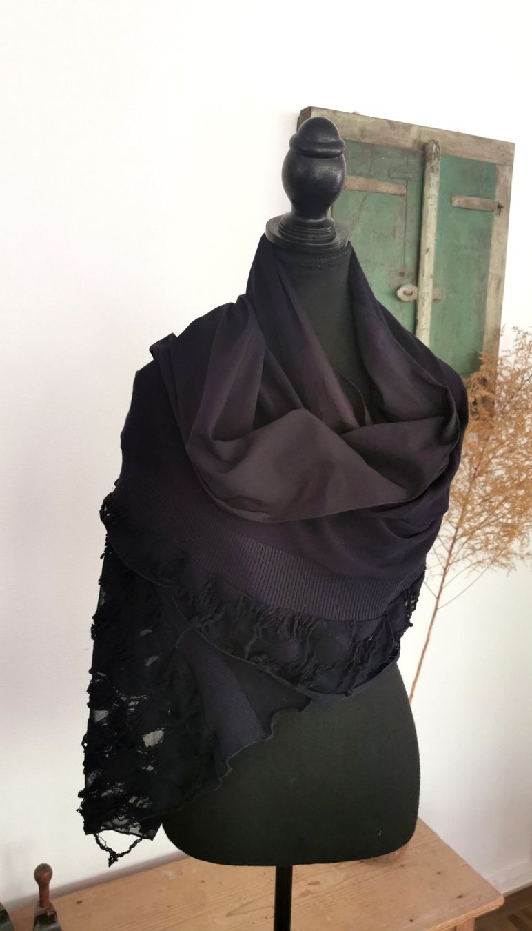 Foulard & Sciarpe: Extravaganter Schal von Mais IL es ou Le soleil – Usato da gachnang venduto da tibus1
