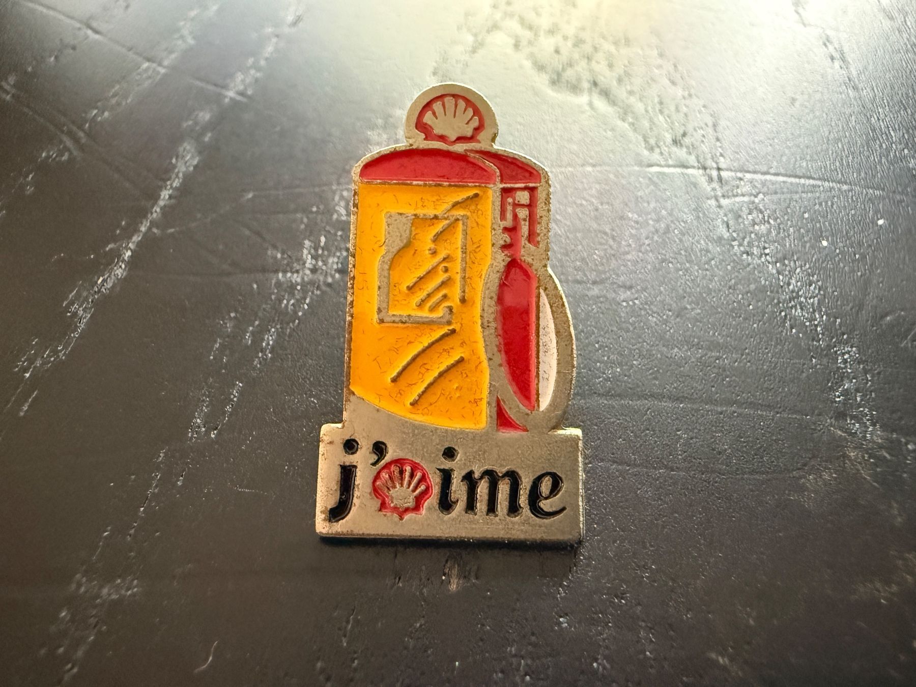 Placchette & Badge: Shell Pin / Anstecker "J'aime Shell" - Rarität! – Usato da Erstfeld venduto da Mario_boe0