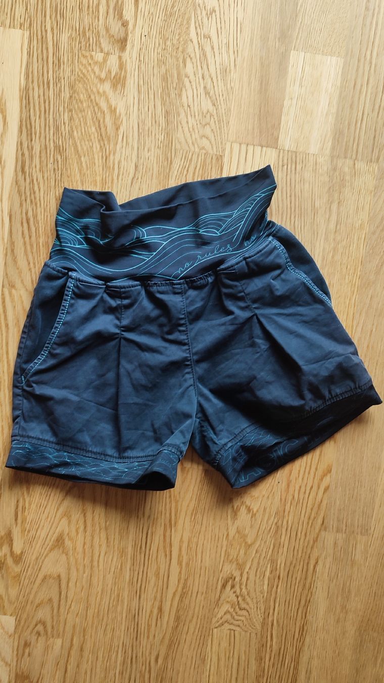 Pantaloni: Schicke kurze Sporthose XS – Usato da Basel venduto da kopfstand