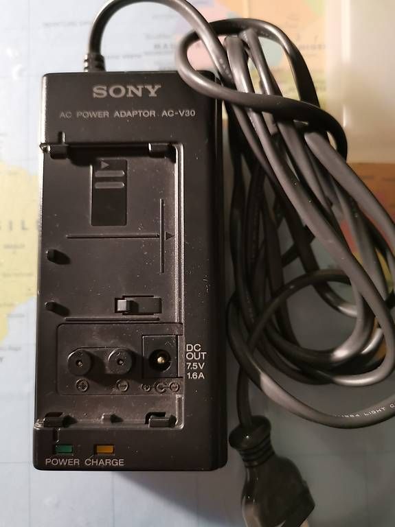 Videocamere: Caricatore videocamera Sony – Usato da Balerna venduto da fri_9sqh 1