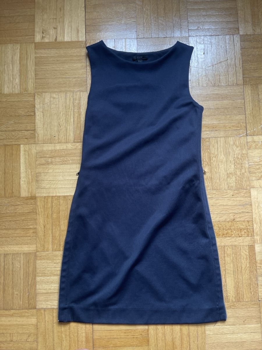 Cos Vestiti: COS Dress – Nuovo (secondo la descrizione) da Zug venduto da juliechiara