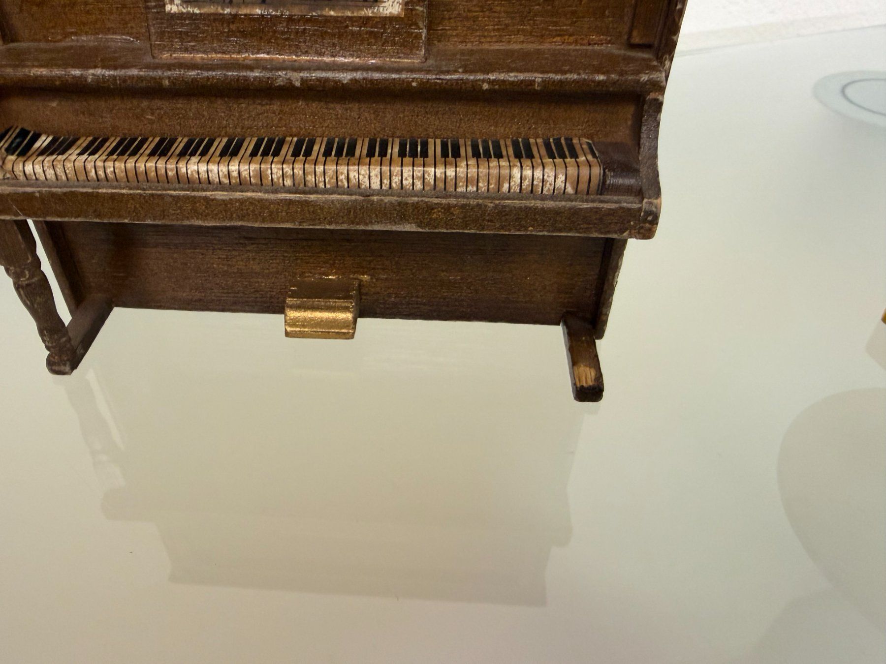 Case e mobili per bambole: Puppenhaus Einrichtung aus Holz – Usato da Galgenen venduto da Crystaldisplay 2