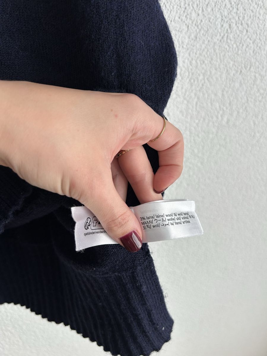 Bershka Maglioni & Felpe: Bershka Pullover dunkelblau Grösse S – Usato da Chur venduto da faja7000 3