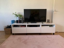 TV-Board weiss mit Gebrauchsspuren, 180 cm breit