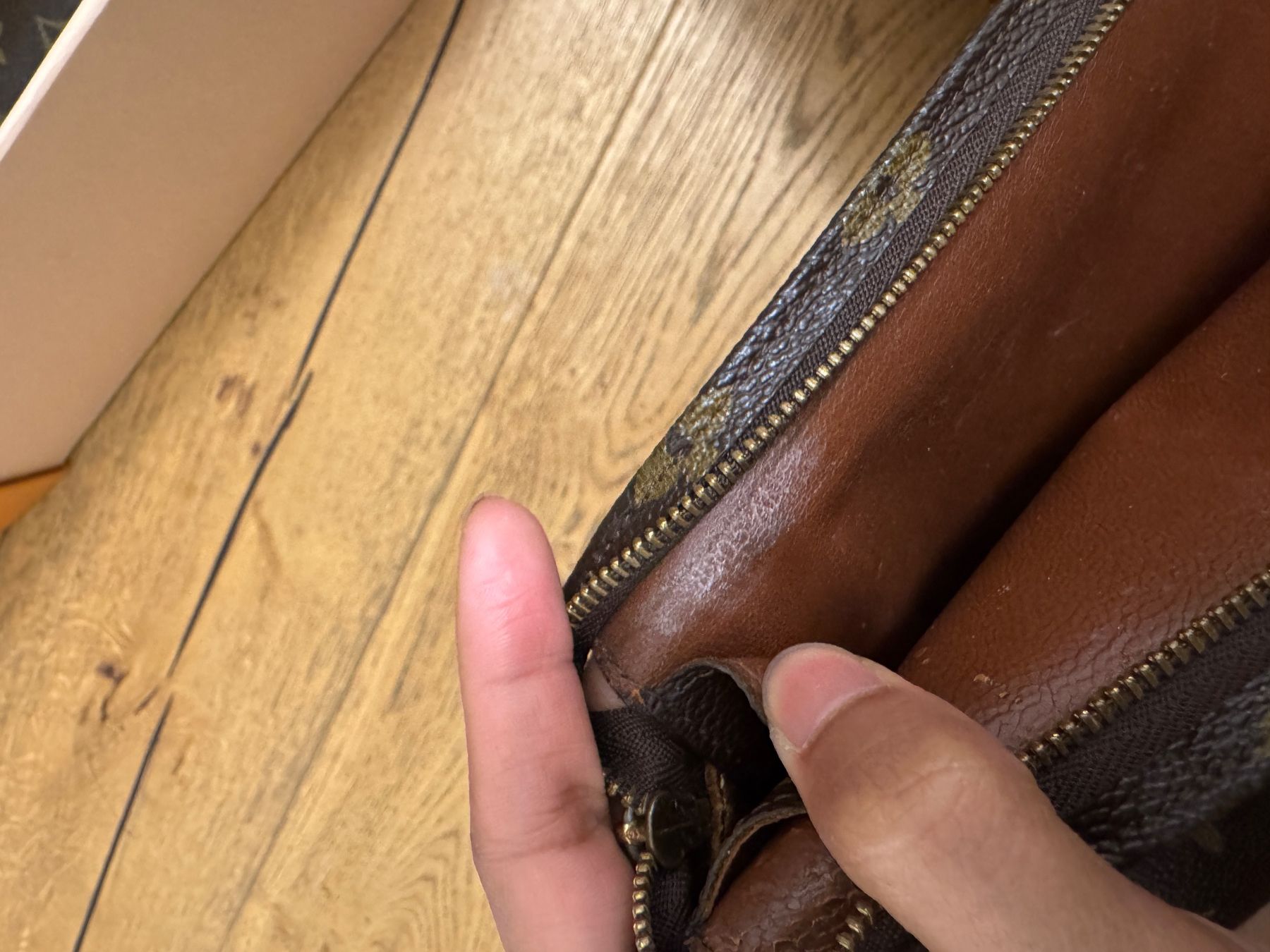 Louis Vuitton Sacs: Louis Vuitton Toiletry Pouch – D'occasion à Buch am Irchel par Pukpan_99 8