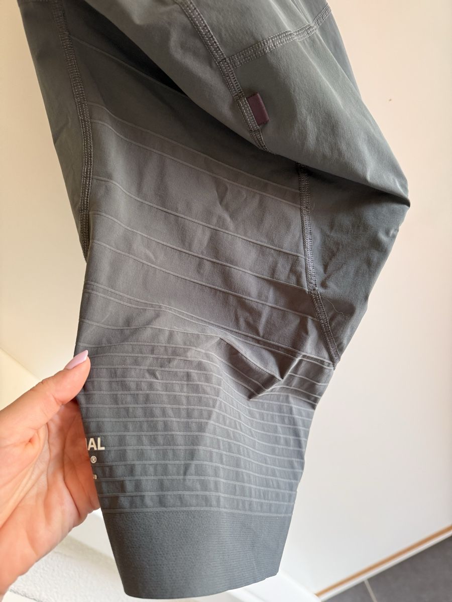 Pas Normal Studios Pantaloni: Cuissard à bretelles cyclisme Pas Normal Studios  – Usato da Sugiez venduto da Mlle_Bakets 4