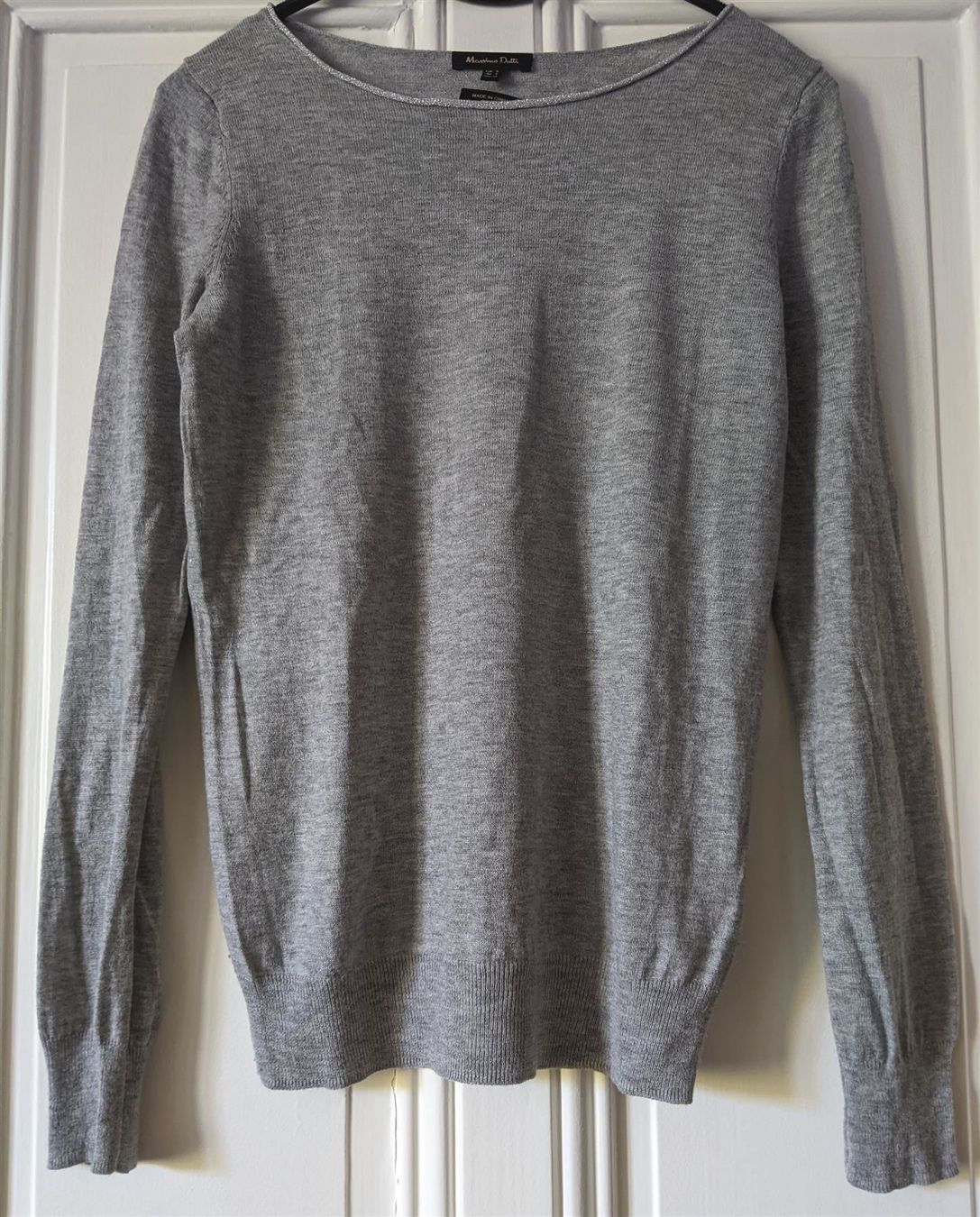 Massimo Dutti Maglioni & Felpe: MASSIMO DUTTI : Fin et doux pull gris avec col argenté S – Nuovo (secondo la descrizione) da Petit-Lancy venduto da lilycerise