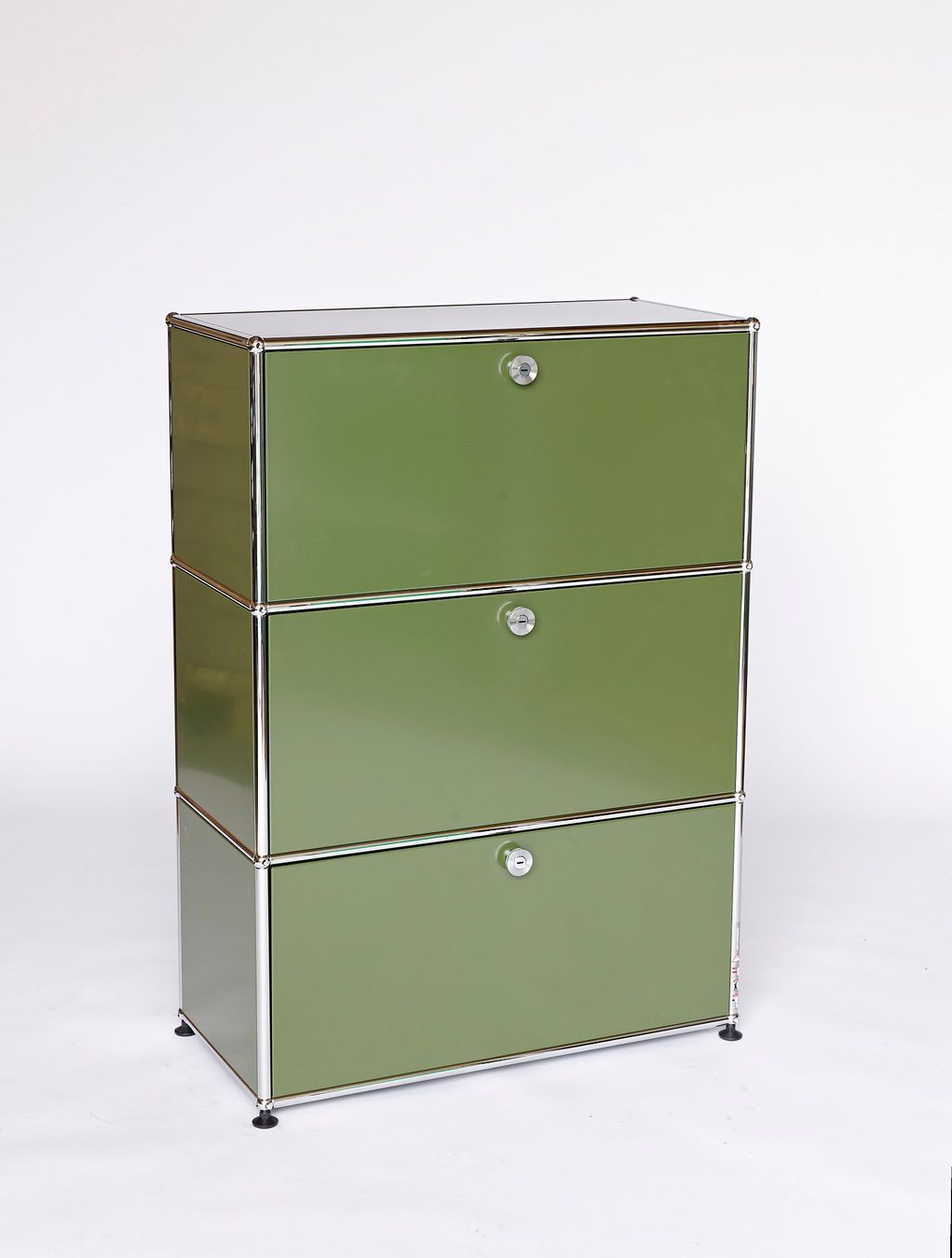 USM Scaffali: USM Haller Highboard, olivgrün, NEU – Nuovo (secondo la descrizione) da Lenzburg venduto da Buerokonz 2