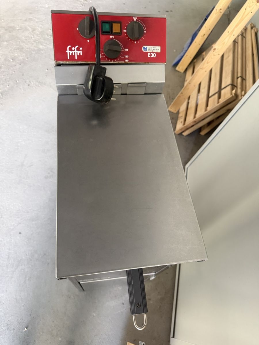 Frifri Appareils de cuisine: Frifri E30 Friteuse guter Zustand – D'occasion à Flims Dorf par inf_dj8q