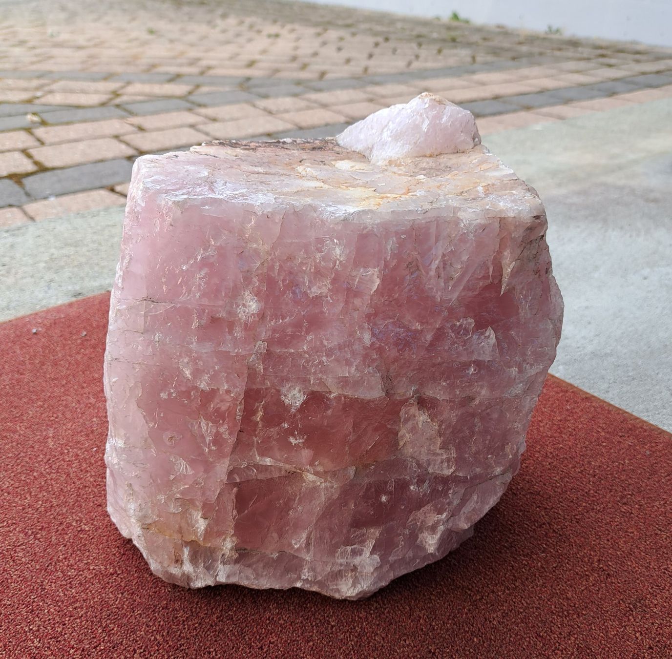 Minerali & Pietre curative: Bloc brut de Quartz Rose – Usato da Le Locle venduto da Lapidary.Duc