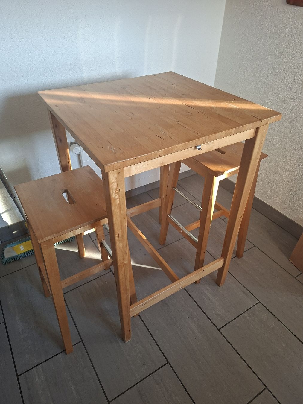 Ikea Set di tavolo e panche: Bartisch mit 2 Hocker Holz gebraucht – Usato da Niederbüren venduto da Subaru1106 1