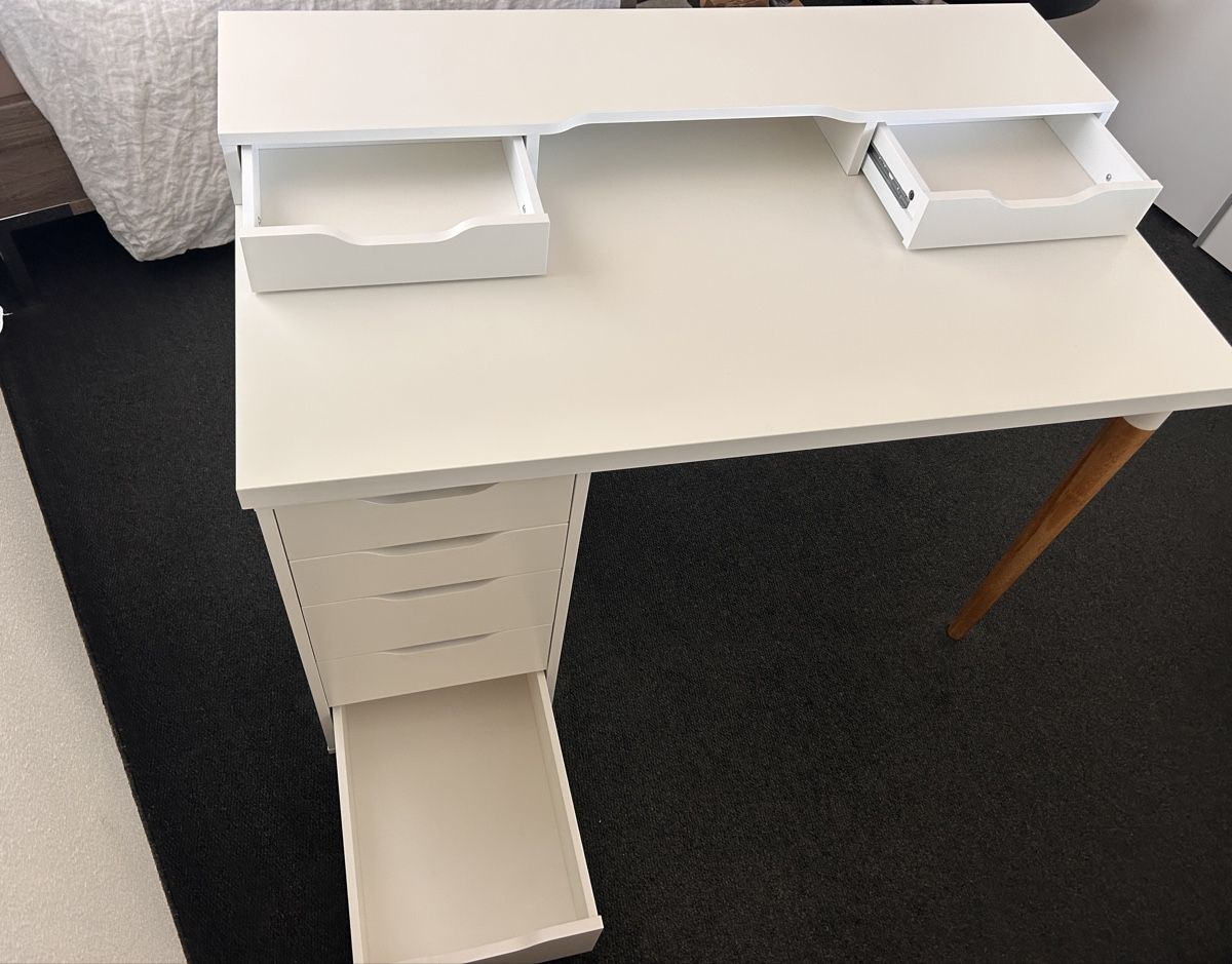 Bureaux: Schreibtisch – D'occasion à Zuckenriet par Schoeme04 1