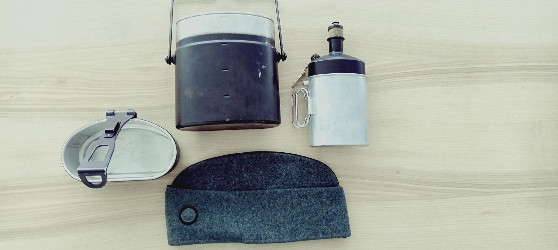 Set di piatti: Schweizer Armee Kochgeschirr Feldflasche mit Schiffchen – Usato da Emmen venduto da Mocck 3
