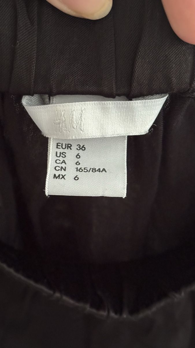 H&M Tops: Oberteil glänzend schwarz  – Gebraucht aus Sulzbach von dfrey25 2