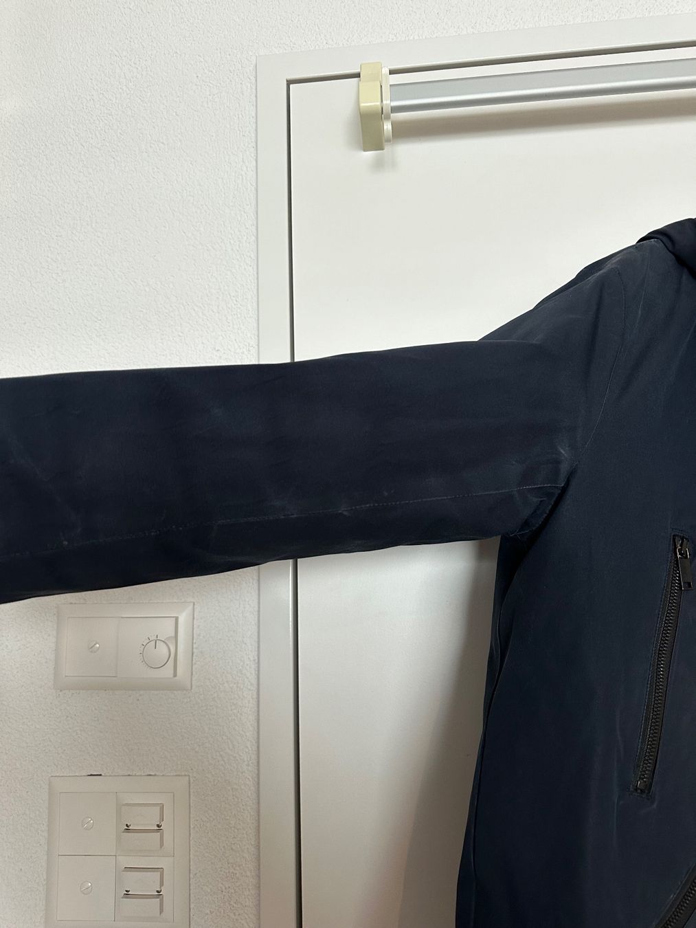 DKNY Giacche: DKNY Herren Winterjacke dunkelblau - L – Usato da Pfäffikon SZ venduto da ansyyy 6