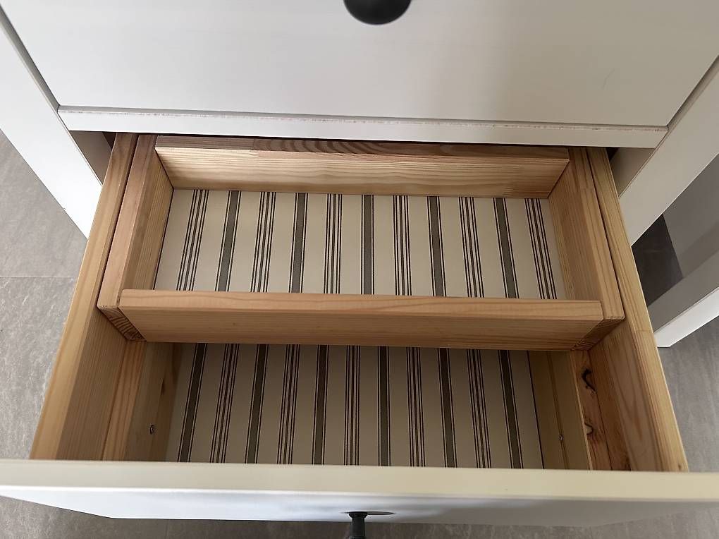 Ikea Tables de nuit: 2 Hemnes Nachttische – D'occasion à Heimberg par sb3627. 2