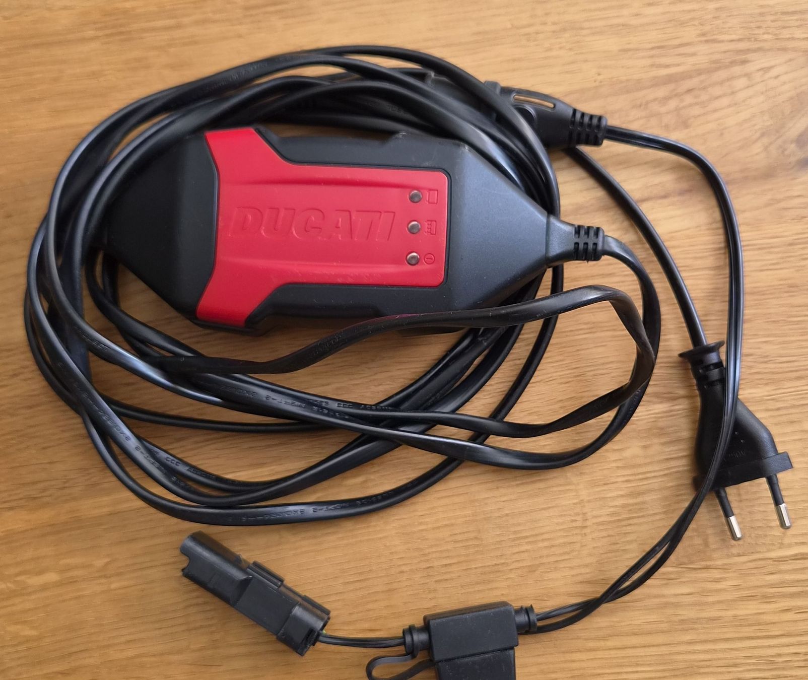 Batterieladegeräte: Ducati Batterieladegerät – Gebraucht aus Zuzwil SG von Phwsg