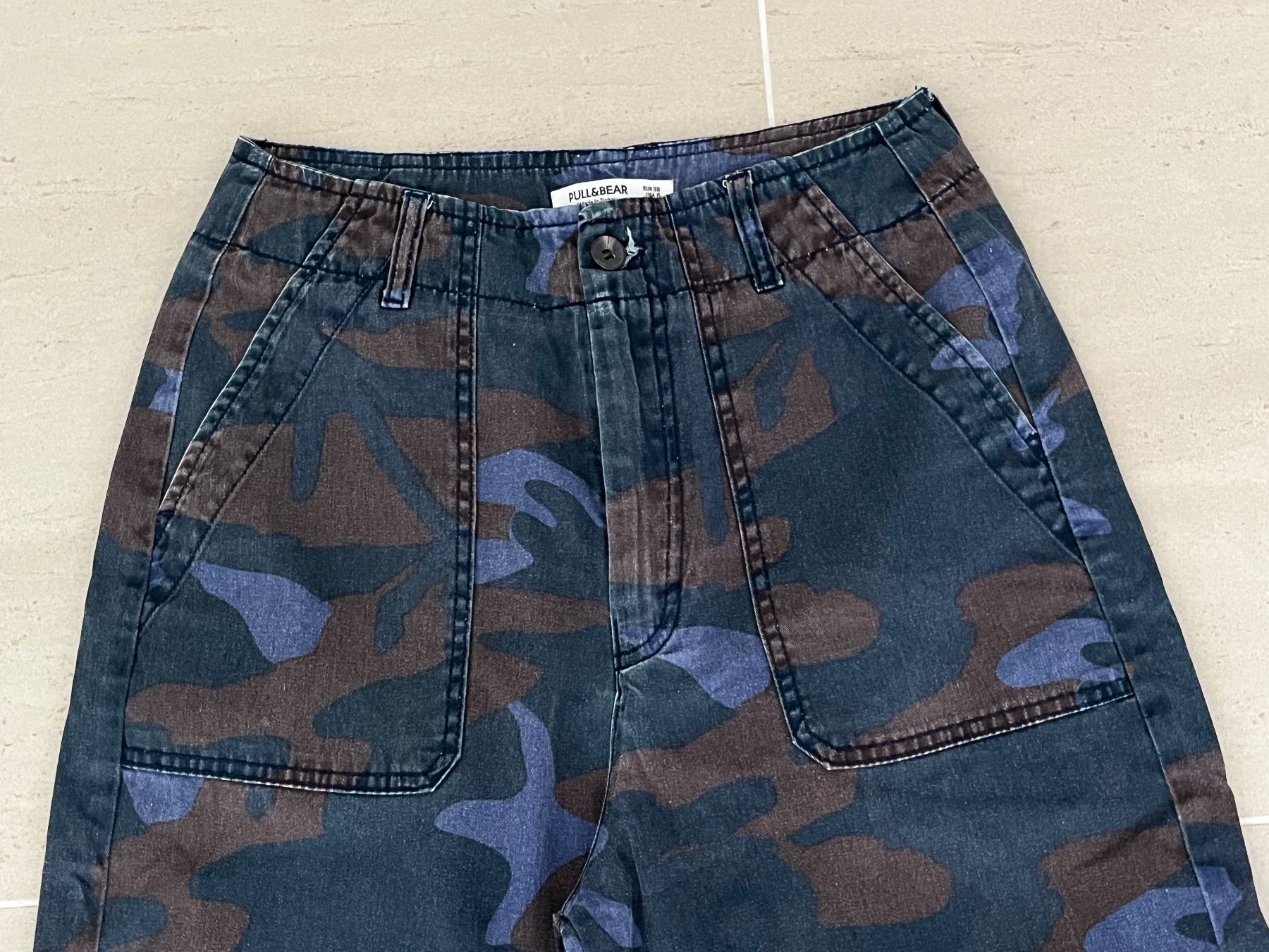 Pull&Bear Pantaloni: Pull&Bear Camouflage cargo Hose Gr. 38 – Usato da Luzern venduto da Sono2 4