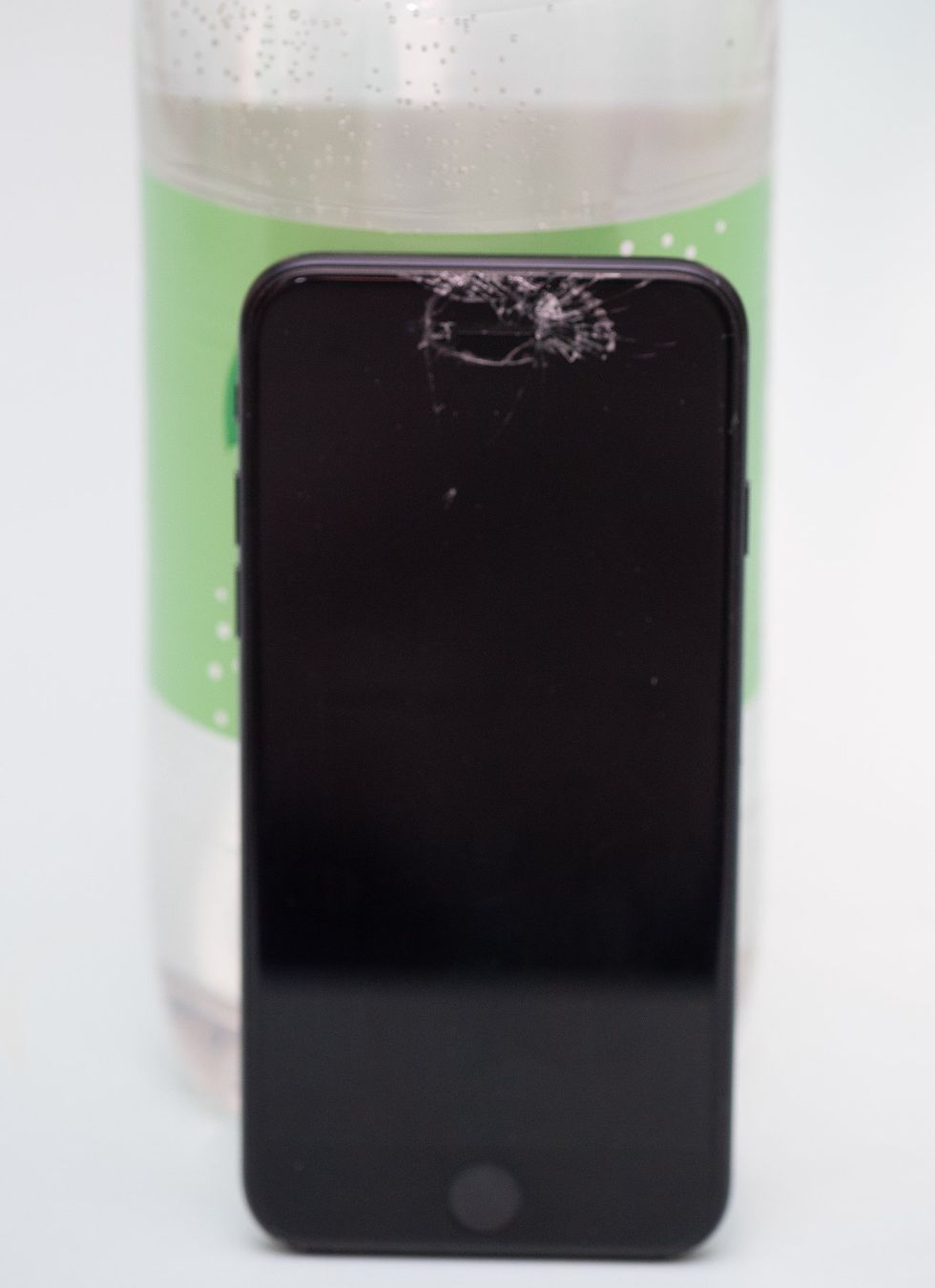 Apple Telefoni cellulari / Smartphones: Iphone SE 128GB Display hat einen Sprung – Difettoso da Reinach BL venduto da ATA2013