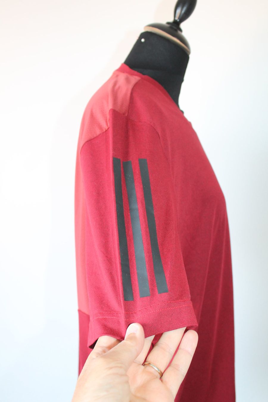 Adidas T-Shirts: T-Shirt ADIDAS taille L – Gebraucht aus Chez-le-Bart von jasse 1