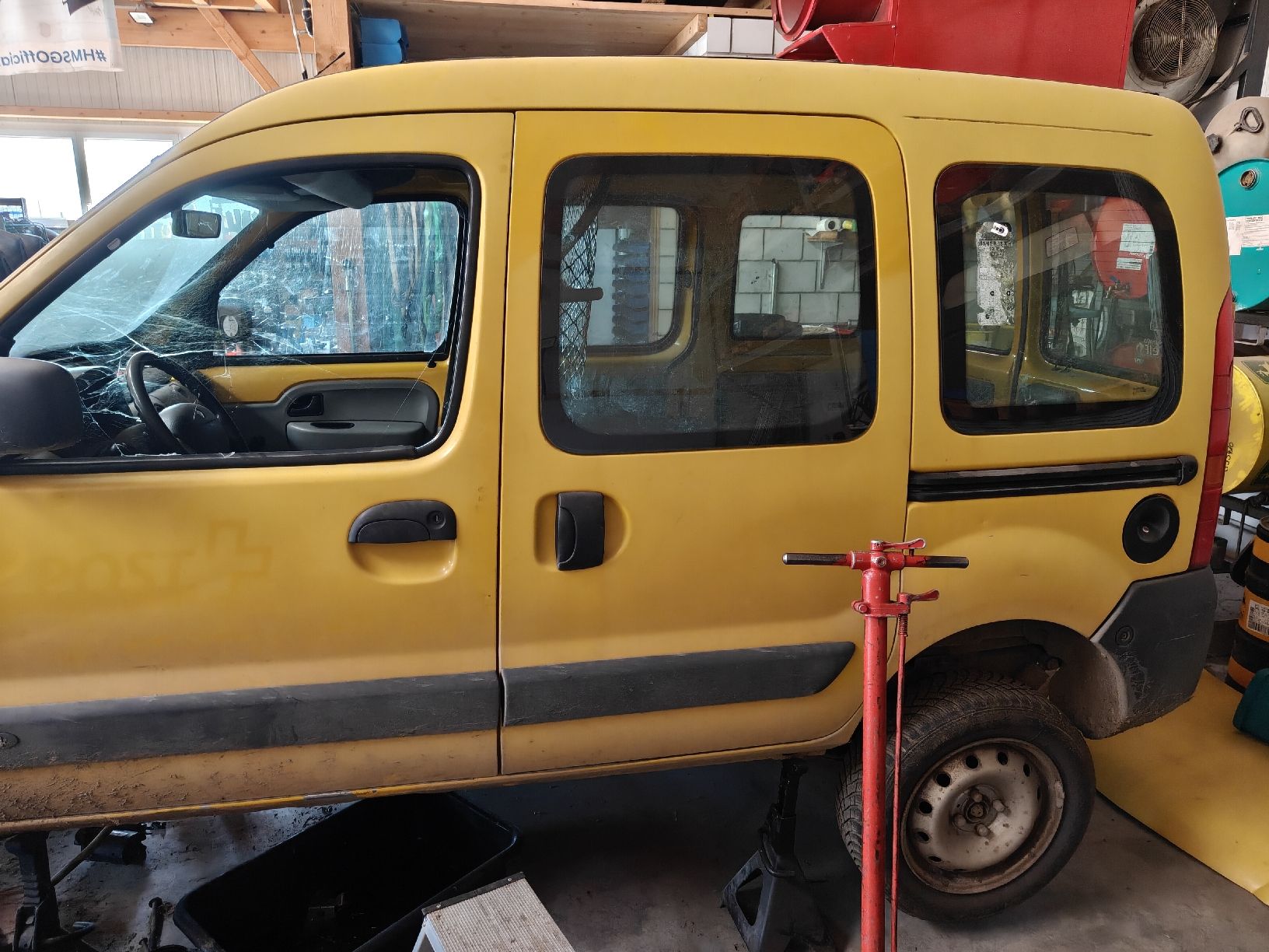 Renault Tutti pezzi di ricambio auto: Pièces de Renault Kangoo 4x4 – Usato da Montricher venduto da Timoad 4