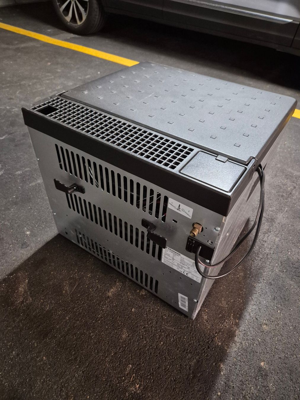 Dometic Frigoriferi & Refrigeratori: Dometic Gas, 12 volt / 230 volt Kühlschrank – Usato da Binz venduto da Ypsdryl 2