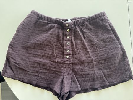 Zara Musselin Shorts XS Sommer Hose kurz Knöpfe Lila Lässig