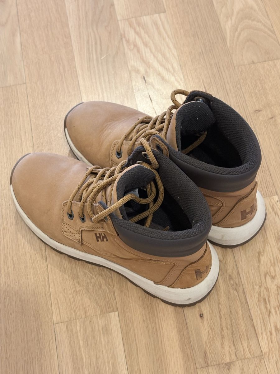 Helly Hansen Scarpe da donna: Helly Hansen Leather Boots Size 38 EU, Stylish! – Usato da Meyrin venduto da yej_w8lz 1