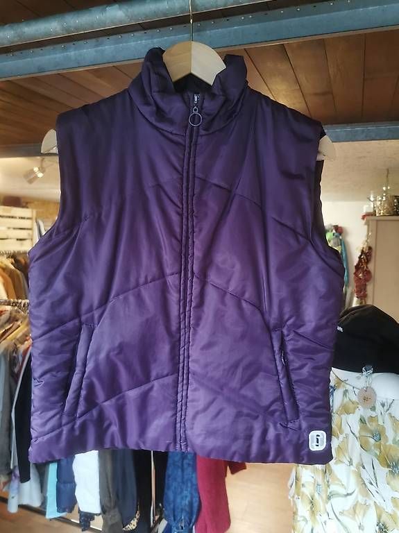 Gilets: Weste aus den 80-90er Jahren Grösse M – D'occasion à Mitlödi par JSN19