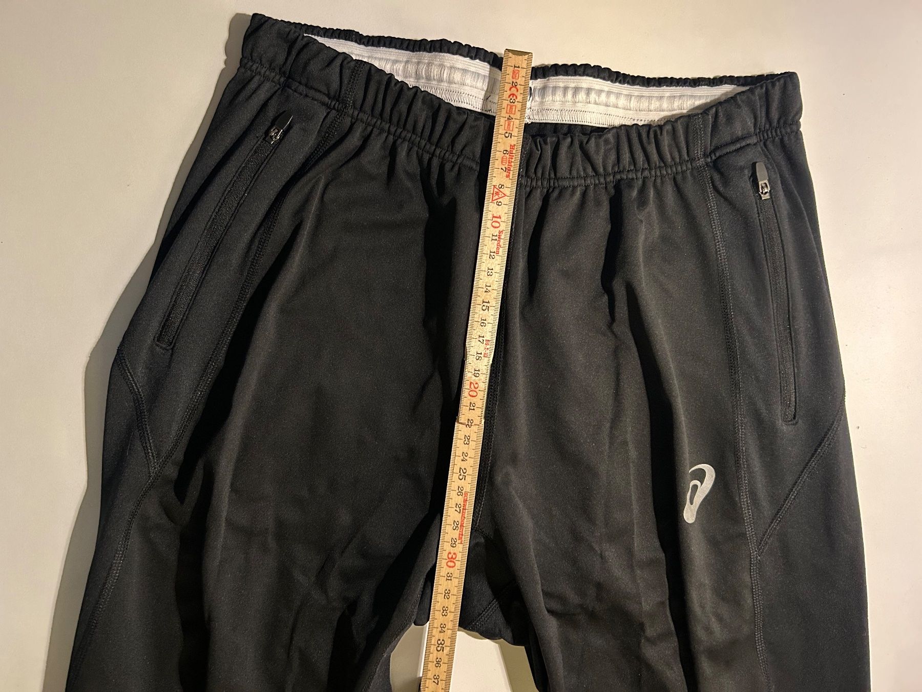 Pantaloni: Training de sport noir confortable – Usato da Delémont venduto da elena_neuhaus 2