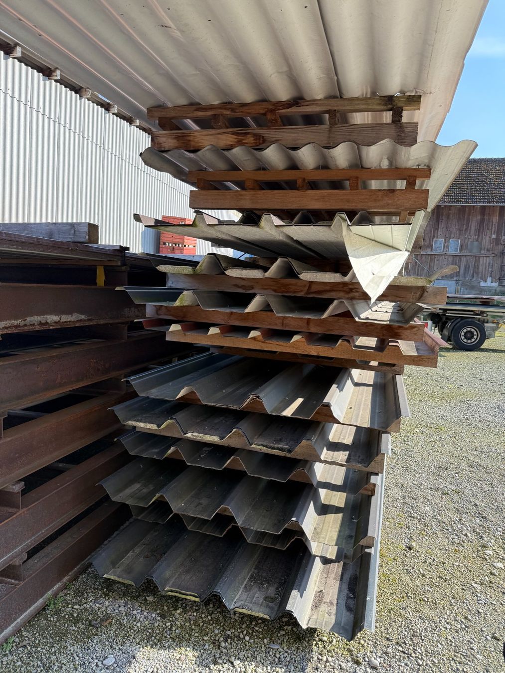 Sonstige Baumaterialien: Profilblech: Metall-Dach zum Holz abdecken – Gebraucht aus Arbon von Vollgas_78