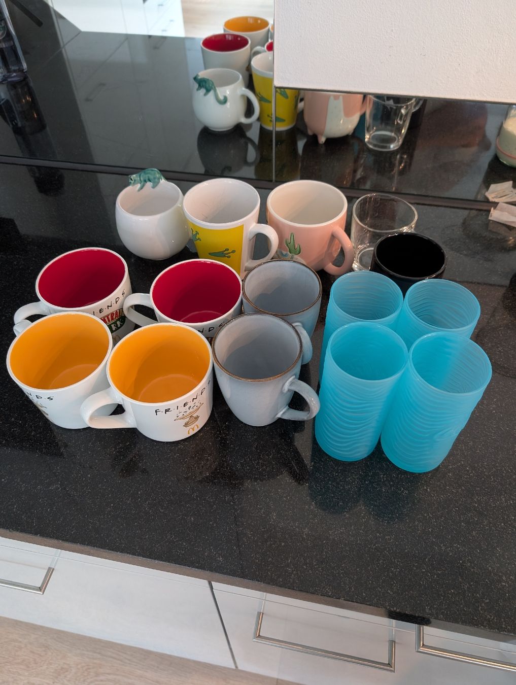 Tassen: Mugs Collection Assorted Colors and Styles – Gebraucht aus Unterengstringen von tob_7bhx 3