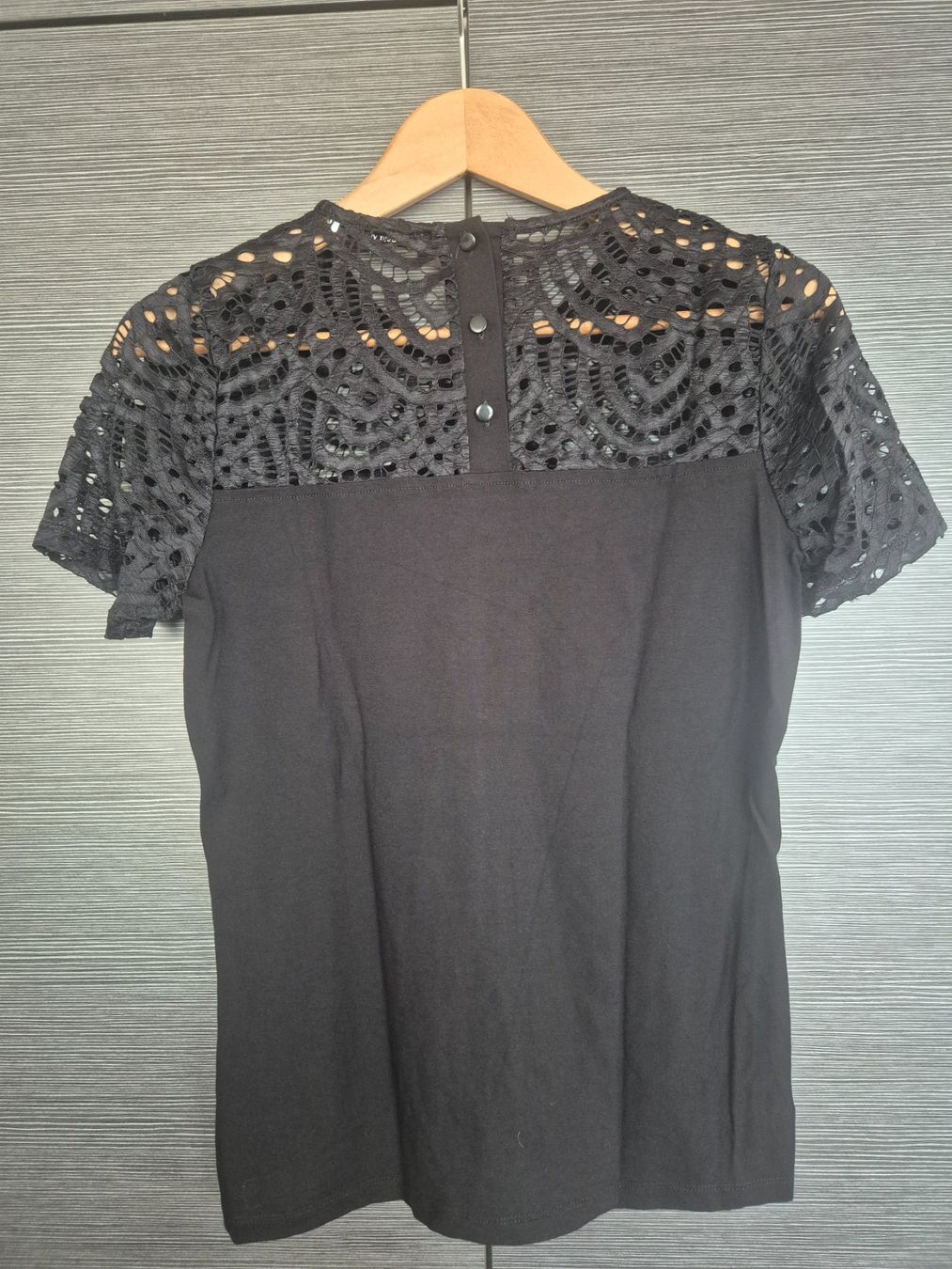 T-shirt: Shirt mit Spitze Grösse M – Usato da Römerswil LU venduto da cfm_j789 1