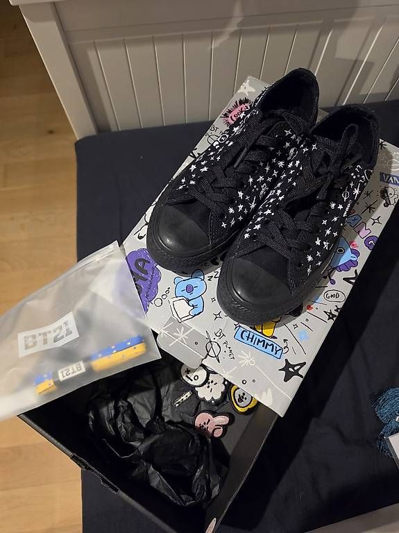 Converse Damenschuhe: BTS BT21 Converse Schuhe Grösse 37.5 – Gebraucht aus Rüthi (Rheintal) von csc_9ybq