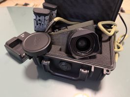 Leica Q2 Reporter