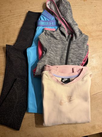 Mädchen Sportkleider 134/140