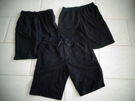 3x HERREN SHORTS GR.S/M ZUM AUSTRAGEN