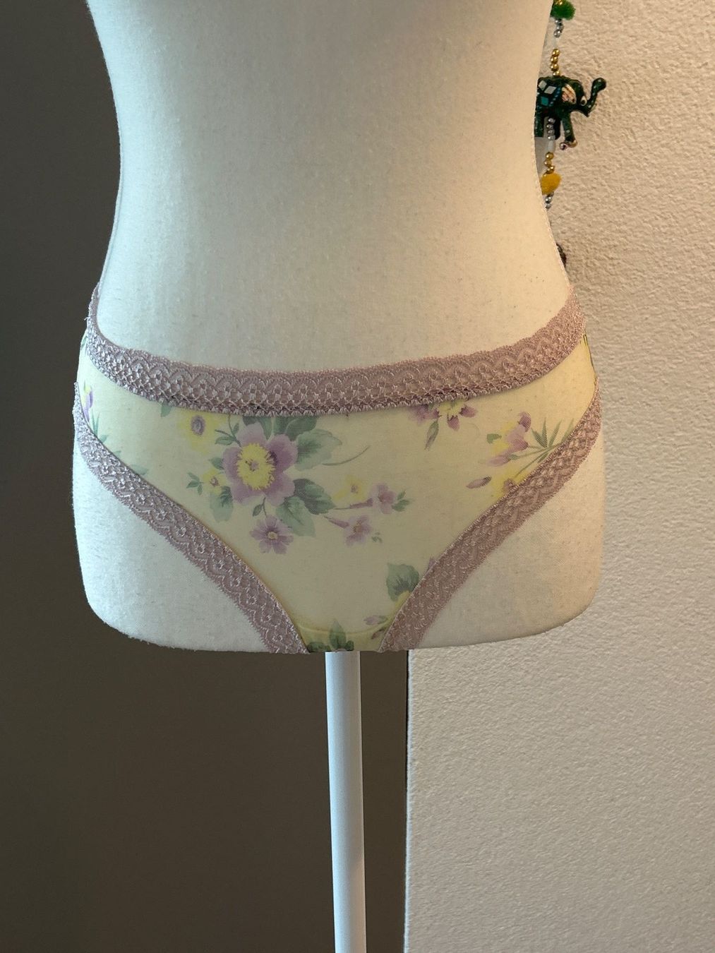 Intimissimi Altra biancheria intima: Damenslip hellgelb mit flora Muster von Intimissimi – Usato da Brunnen venduto da Nala2929