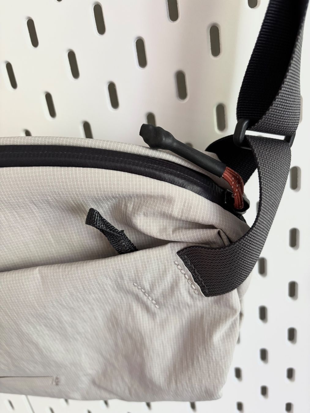 Bellroy Taschen: Bellroy Lite Sling Ash colour – Neu (gemäss Beschreibung) aus Zürich von hol_bc6v 3