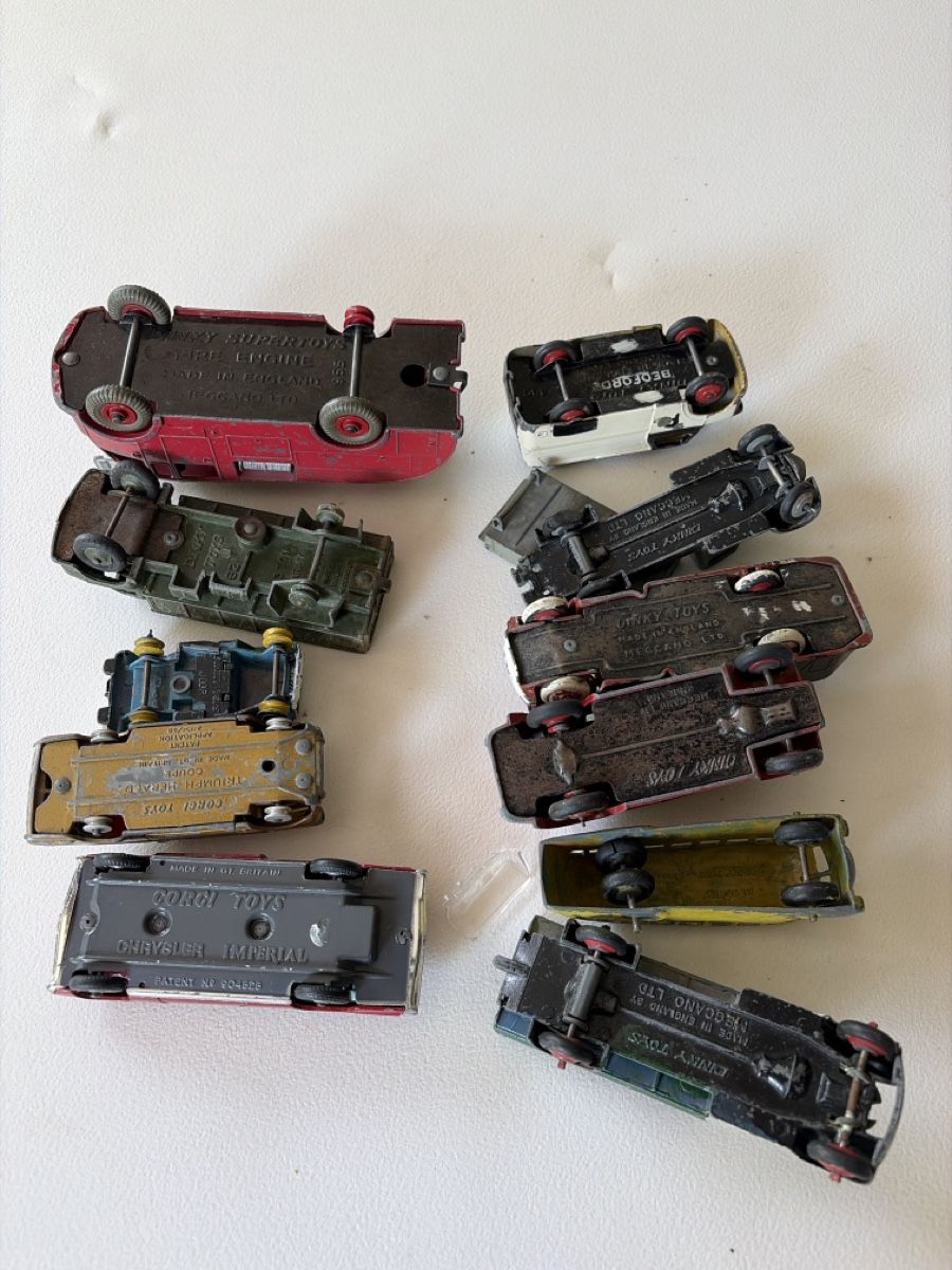 Dinky Toys Voitures modèles: Dinky/Corgi Bastlerobjekte – Défectueux à Grellingen par Toyhamster 3