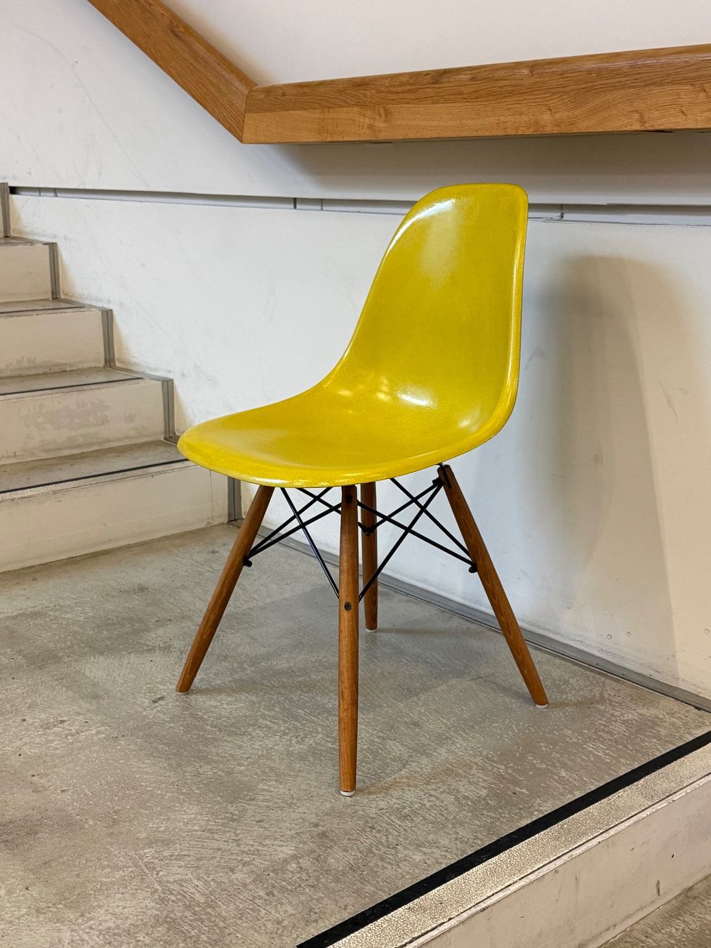 Herman Miller Stühle: Herman Miller Vitra Eames Sidechair Lemon – Gebraucht aus Thalwil von Catha10