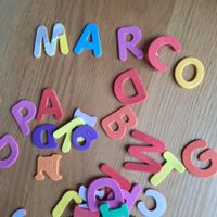 Schaumstoff Buchstaben Set bunt zum aufkleben gebraucht
