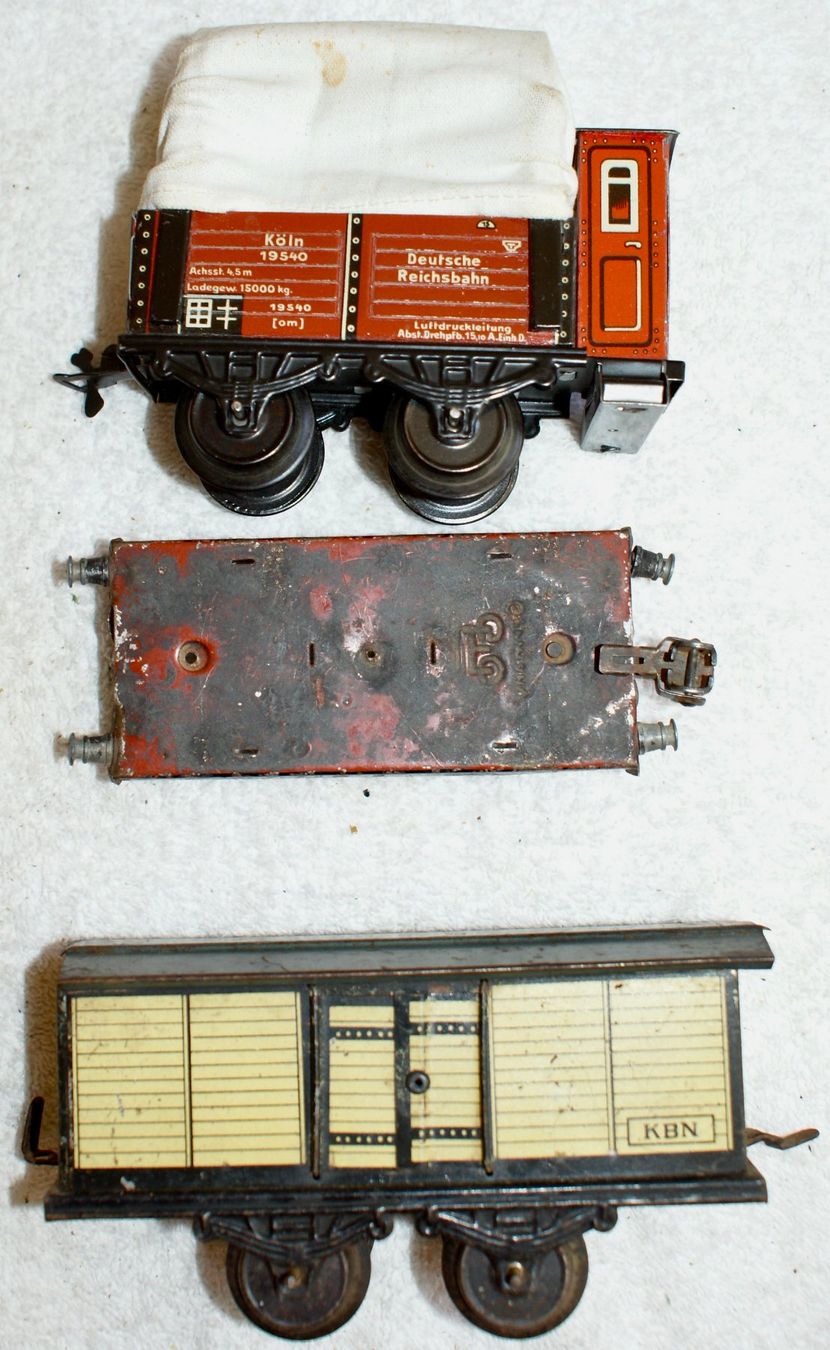 Märklin Modellini di ferrovie: 3 wagons marchandises ,  échelle 0 – Usato da Morrens VD venduto da alain50 1
