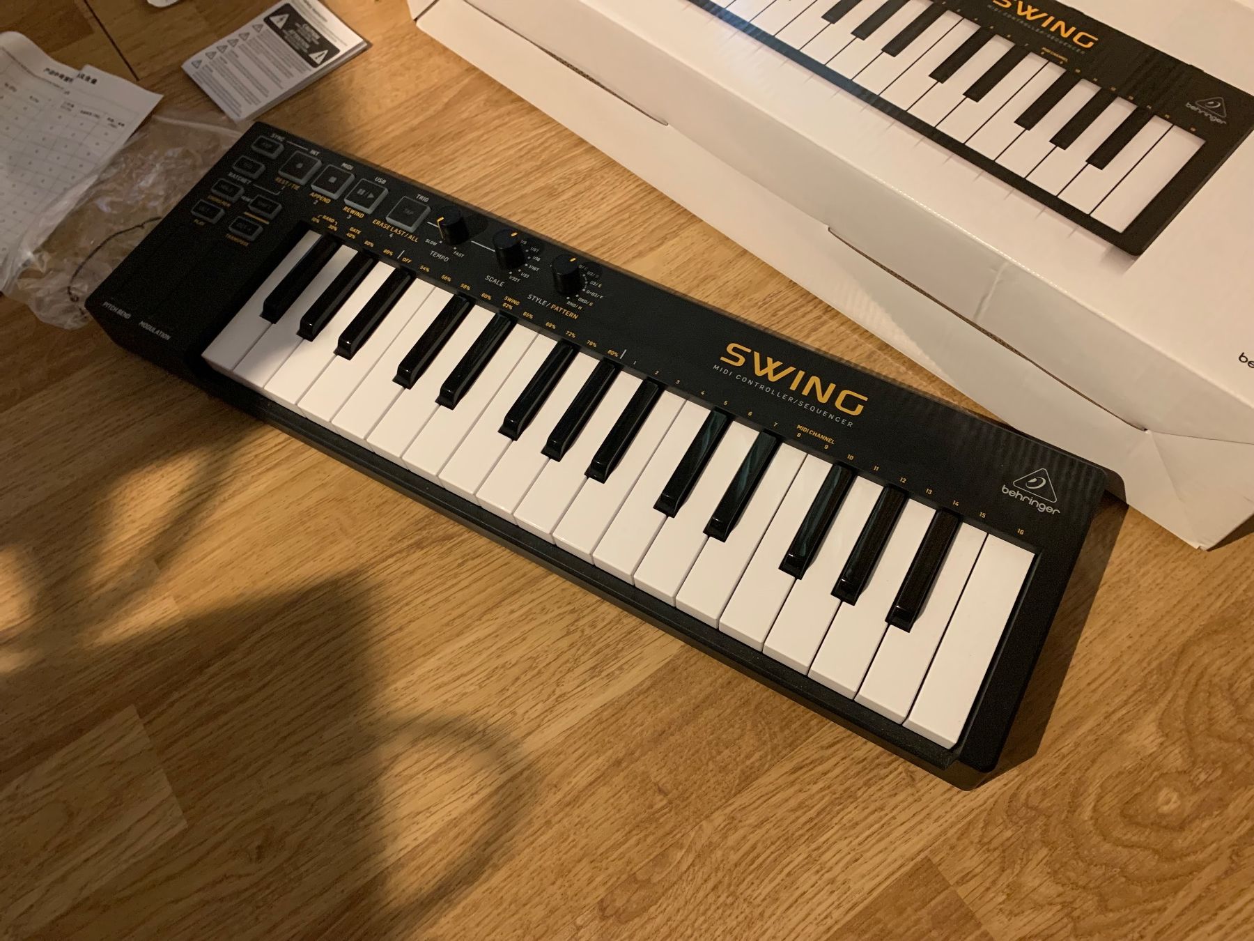 Behringer Strumenti musicali: Behringer SWING MIDI Controller Sequenzer neu! – Nuovo (secondo la descrizione) da Bern venduto da Fribi013 1