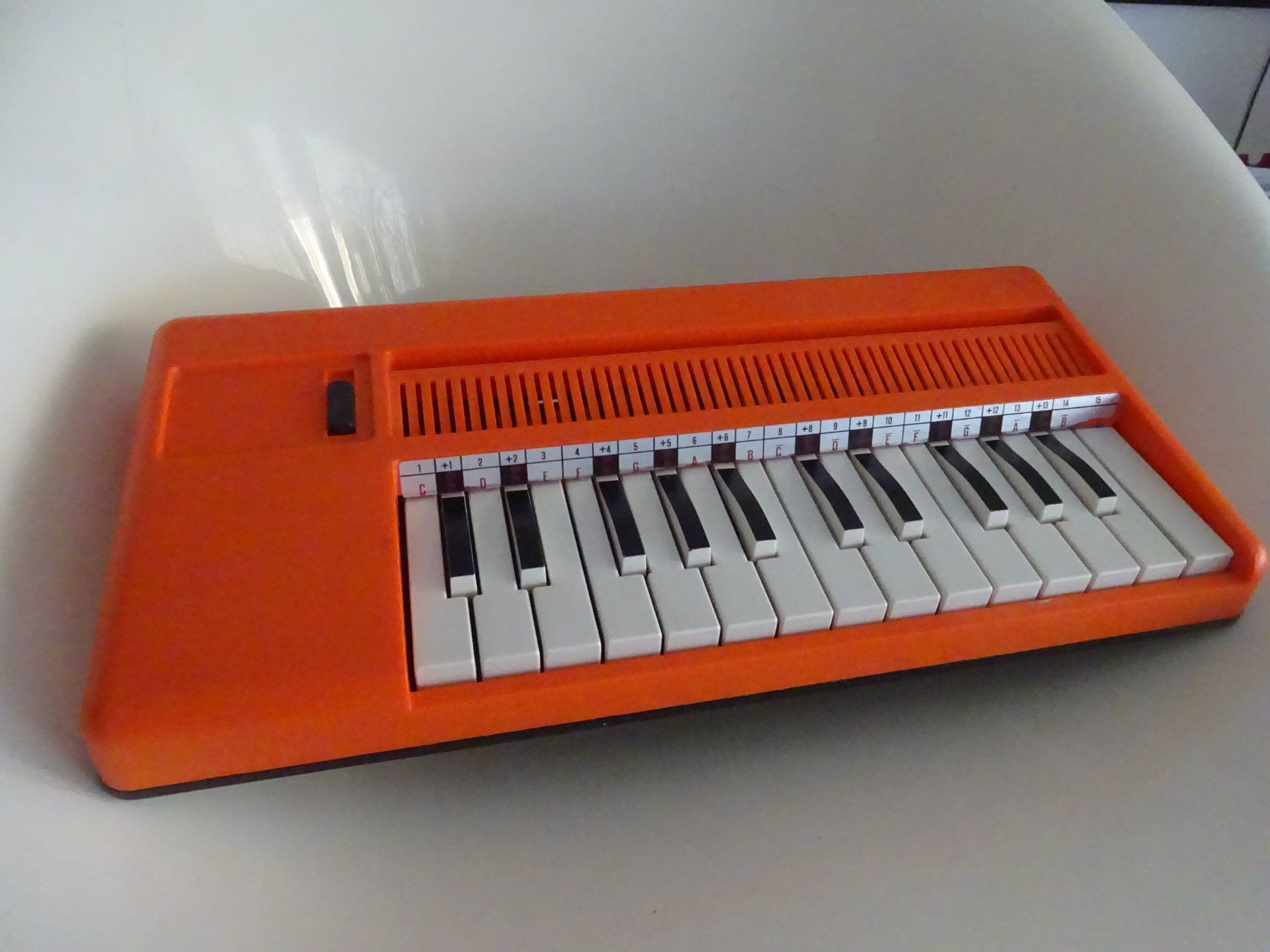 Bontempi Instruments de musique: BONTEMPI SYNTHEZYCER ** ORANGE – D'occasion à Luzern par xrayspex99