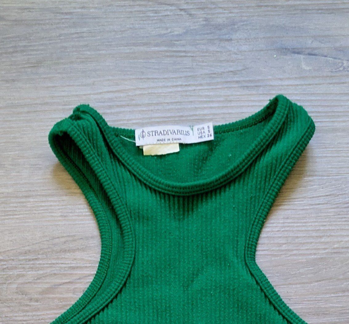 Stradivarius Top: Débardeur Stradivarius vert S – Usato da Orsieres venduto da IndianaJones50a 1