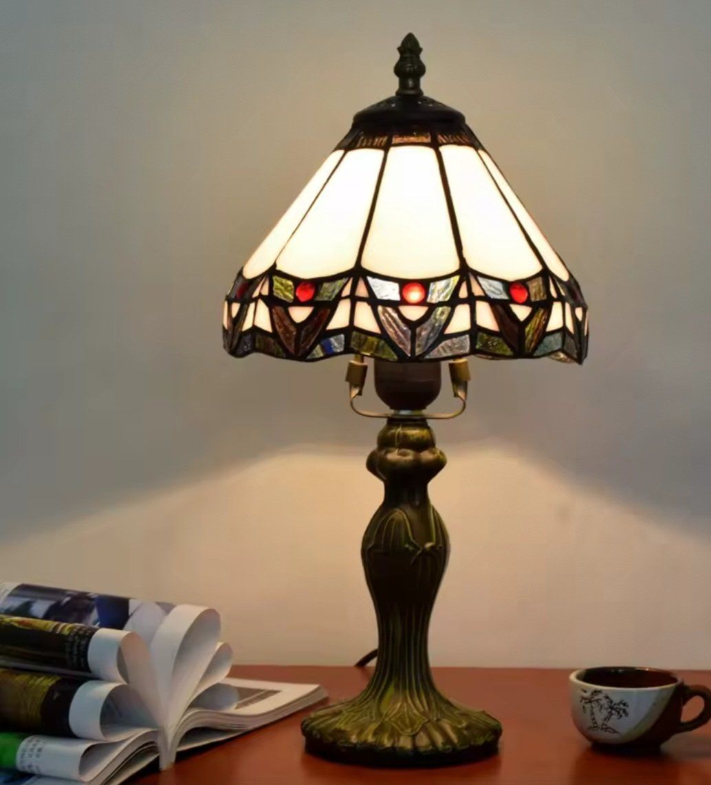 Lampade: Lampe de table de style Tiffany ,  en verre teinté – Nuovo e nell'imballaggio originale da Saignelégier venduto da Instant-Key-Pro