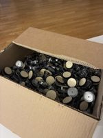 Grosse Kiste Creme-Tiegel: Über 300 Stück